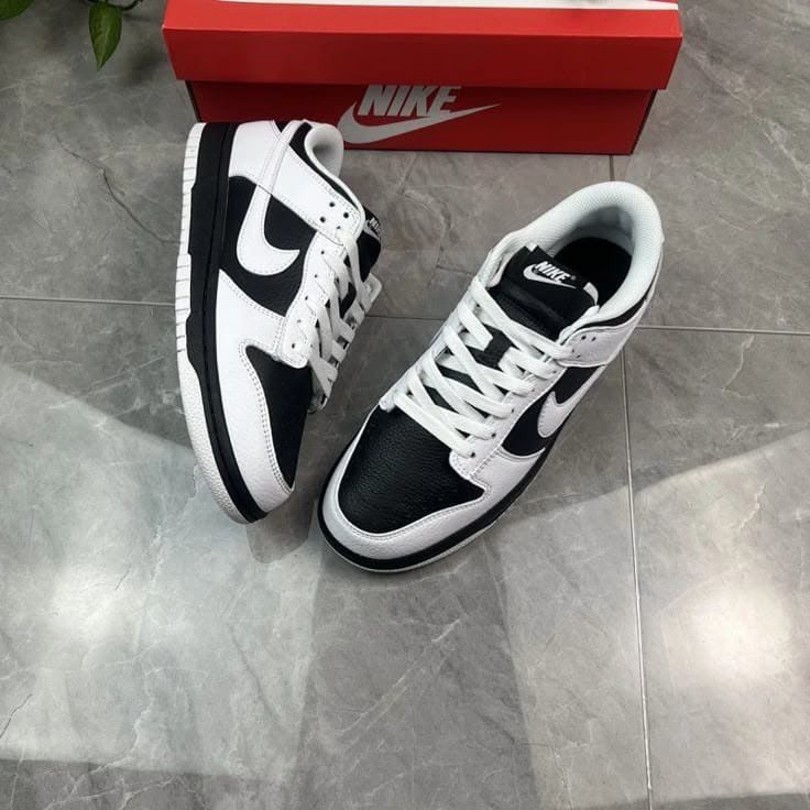 Nike Dunk Low 'Reverse Panda' Nike sneaker in black / white