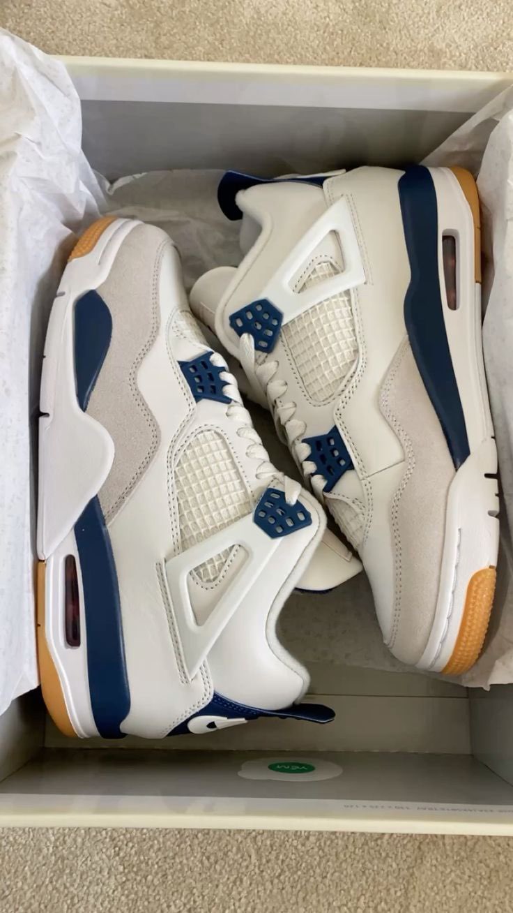 Air Jordan 4 Sail Navy Jordan sneaker in sail / navy