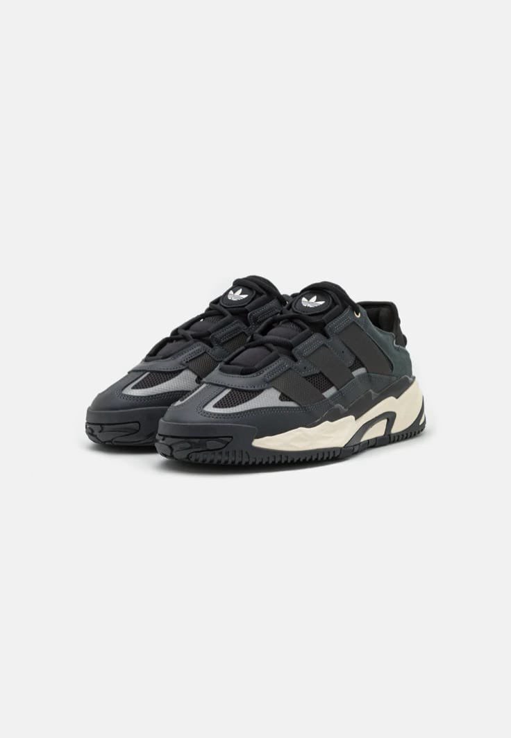 Adidas Onyx Court Adidas sneaker in black / mesh
