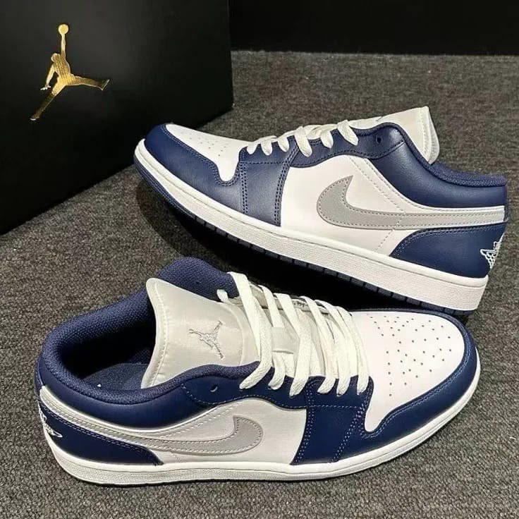 Air Jordan 1 Low Midnight Navy Jordan sneaker in navy / sail / grey