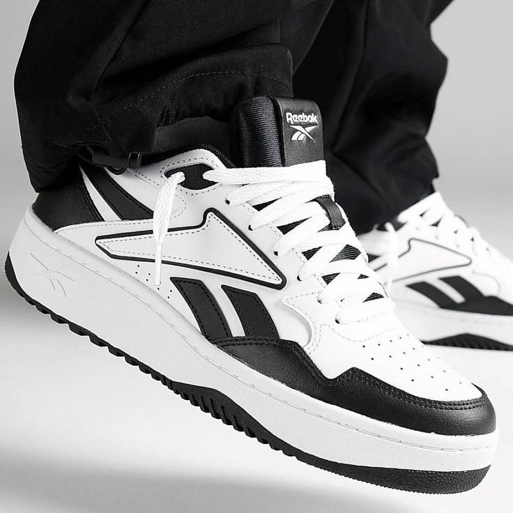 Reebok Court Advance Reebok sneaker in white / black