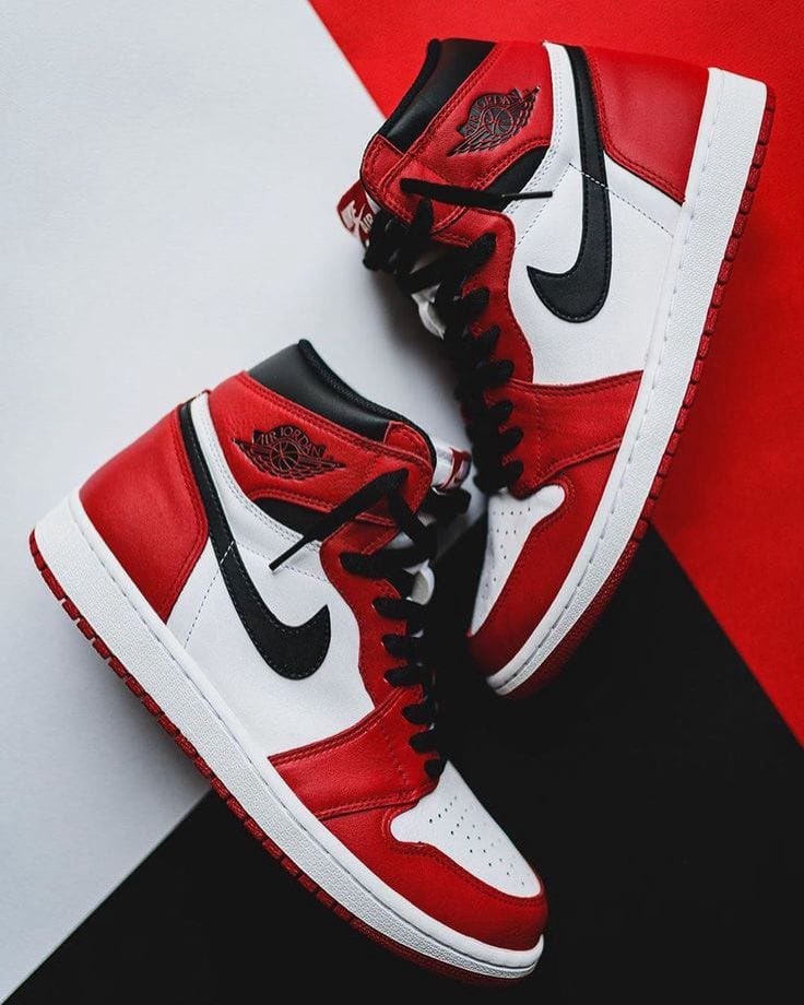 Air Jordan 1 High 'Chicago' Jordan sneaker in red / white / black