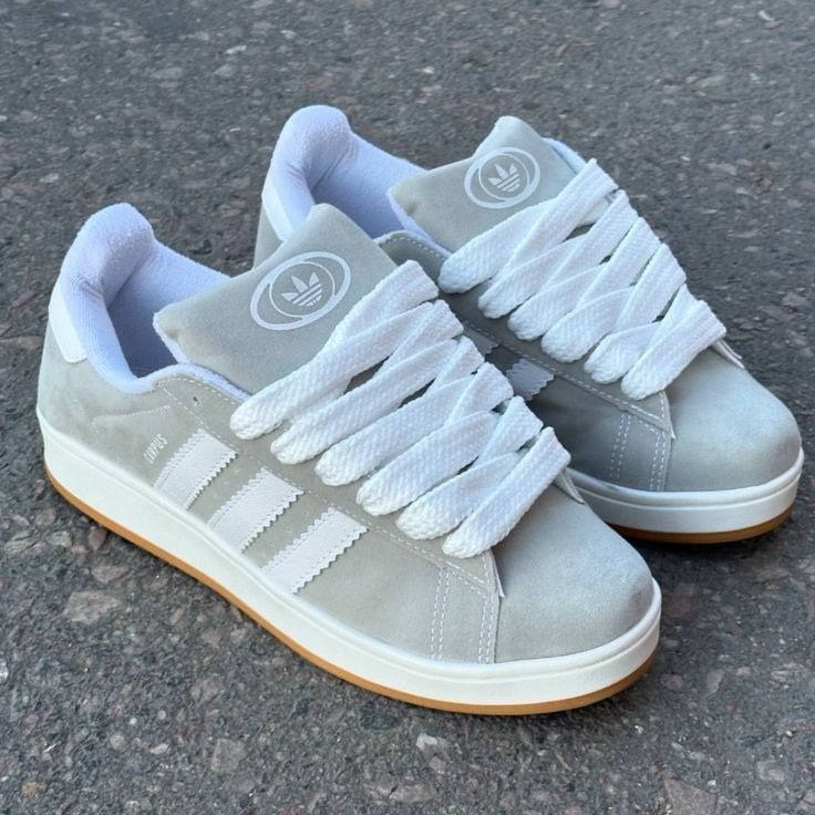 Adidas Campus Ice Blue Adidas sneaker in ice blue / gum