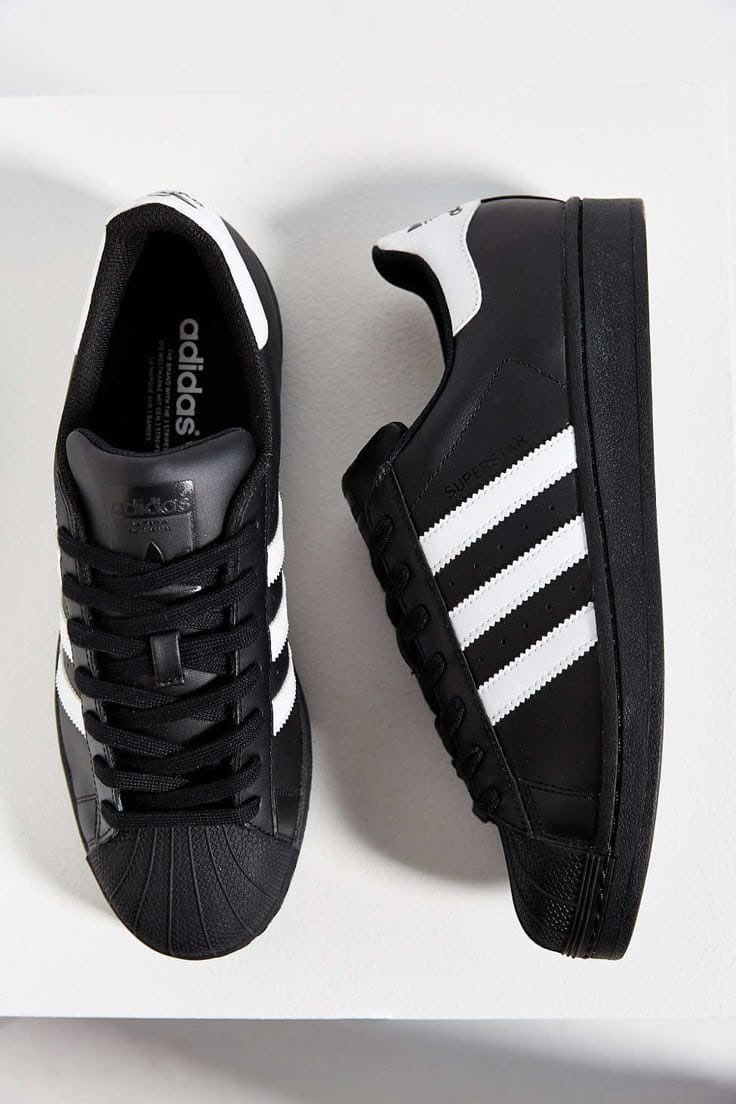 Adidas Superstar Mono Adidas sneaker in black / white